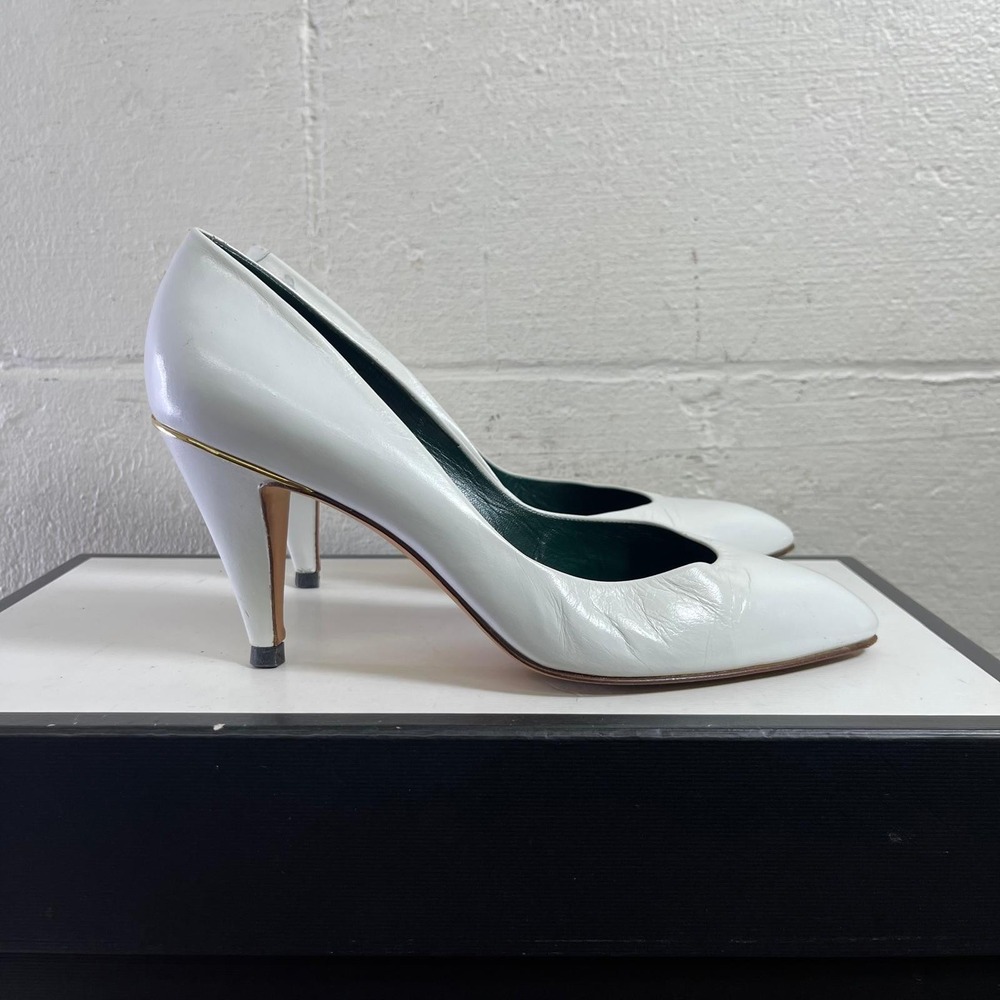 Gucci White Leather Pointed Pumps with Gold Heel Trim